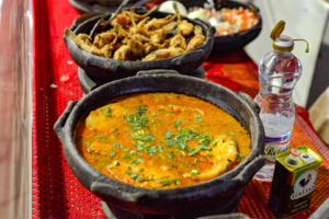 moqueca capixaba na panela de barro