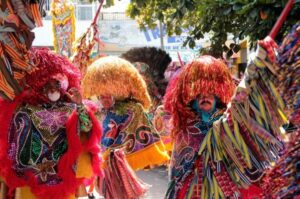 manifestação cultural com caboclos de lança